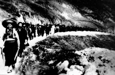 1938年3月，西安临大师生徒步翻越秦岭。