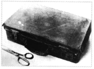 琼侨回乡服务团送给冯白驹使用的皮箱。